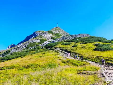 Giewont: Najłatwiejszy szlak i jak bezpiecznie wejść na szczyt