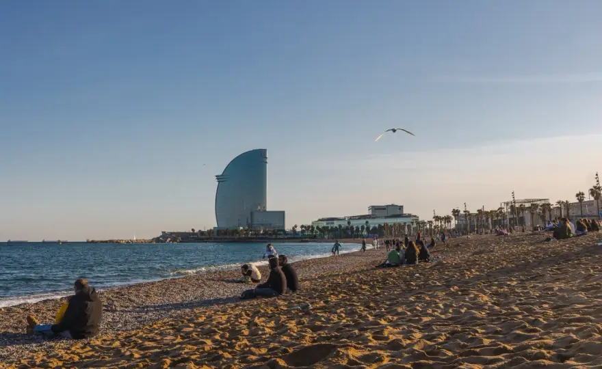 Plaże Barcelony - którą wybrać i jak zaplanować dzień?