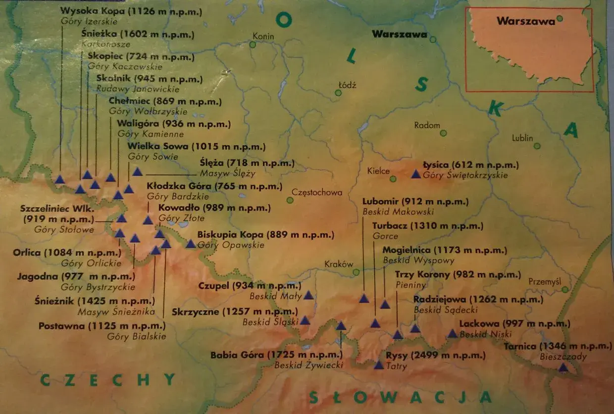 Mapa Polski z zaznaczonymi szczytami, ukazująca korona gór polskich i ich wysokość.