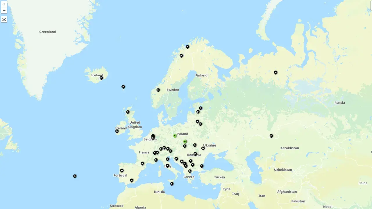 Mapa Europy z zaznaczonymi punktami, które mogą symbolizować korona europy szczyty. Widoczne kraje: Polska, Niemcy, Francja, Włochy, Grecja, Islandia.