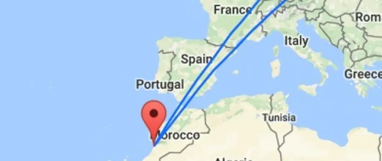Mapa Europy i Afryki Północnej z zaznaczonymi trasami lotniczymi do Maroka. Czy do Maroko potrzebny jest paszport?